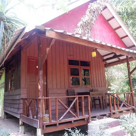 Goldkey Bungalow Hotel Koh Phayam Exterior photo