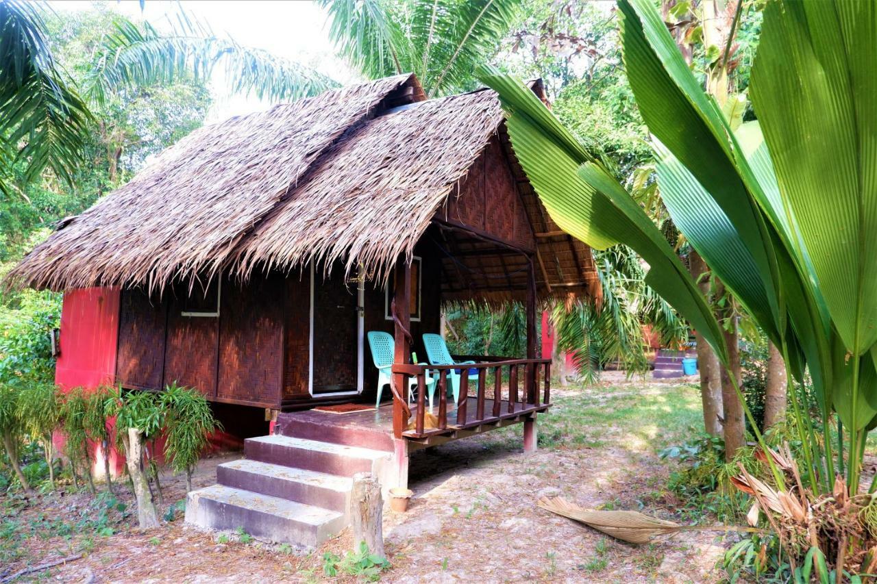 Goldkey Bungalow Hotel Koh Phayam Exterior photo